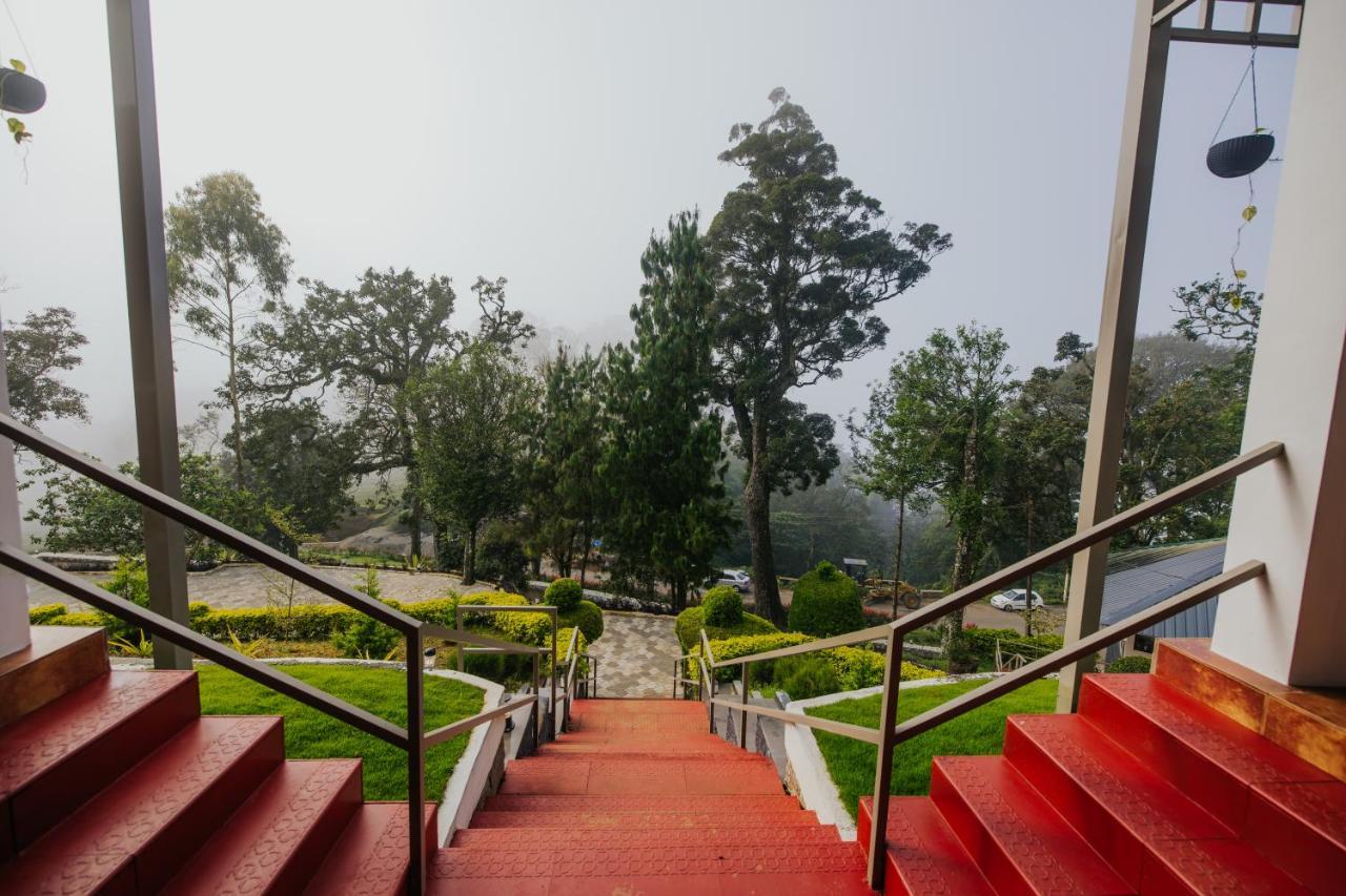 Misty Courtyard Resort Chinnakanal Exterior photo