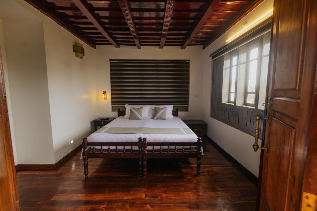 Misty Courtyard Resort Chinnakanal Exterior photo