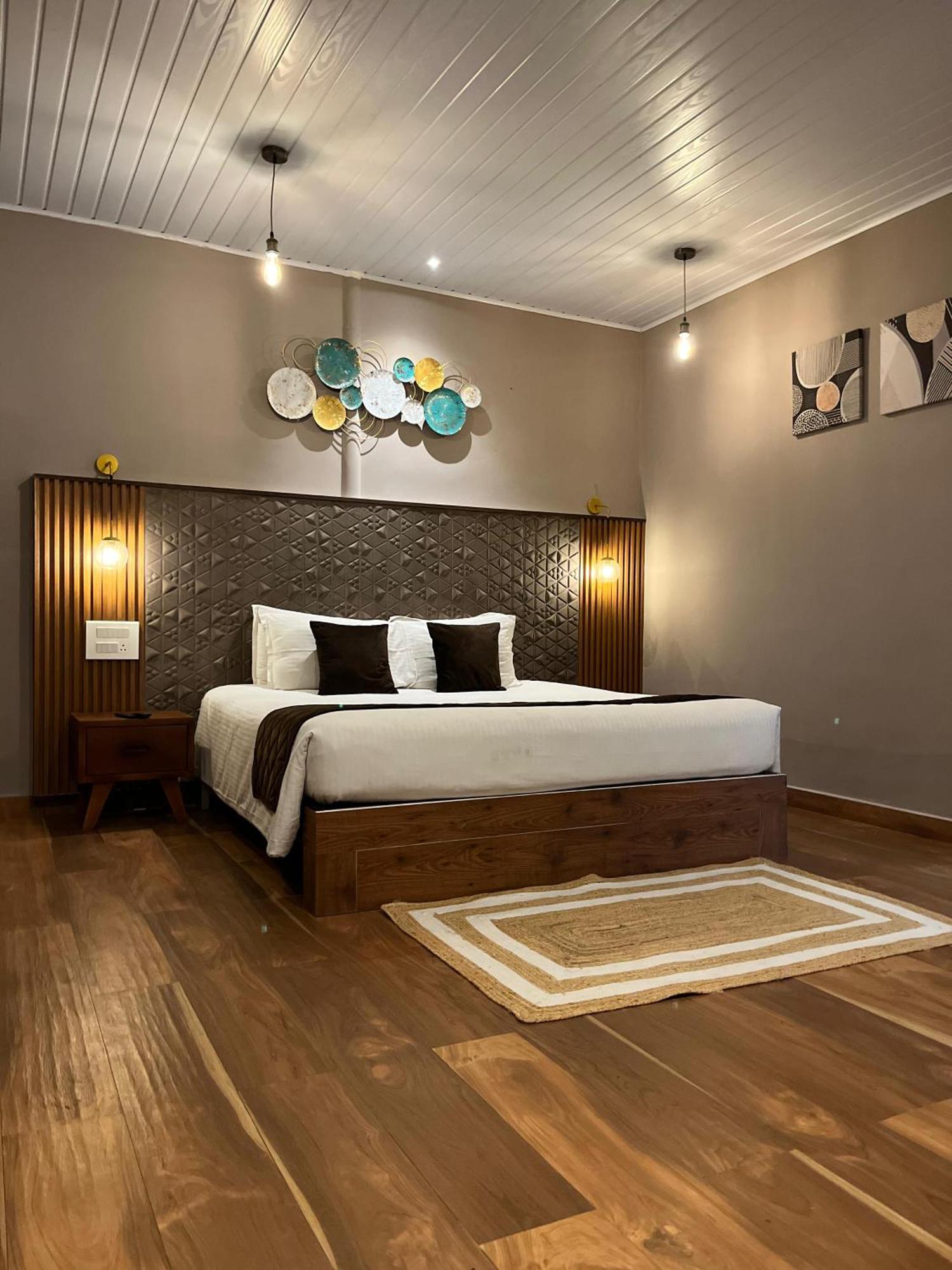 Misty Courtyard Resort Chinnakanal Exterior photo